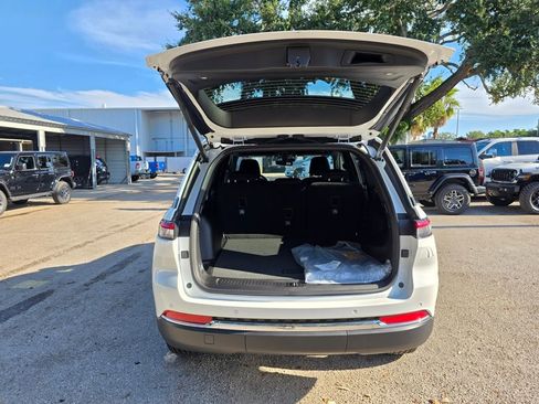 New 2025 Jeep Grand Cherokee Laredo X w/ Luxury Tech Group I image 35