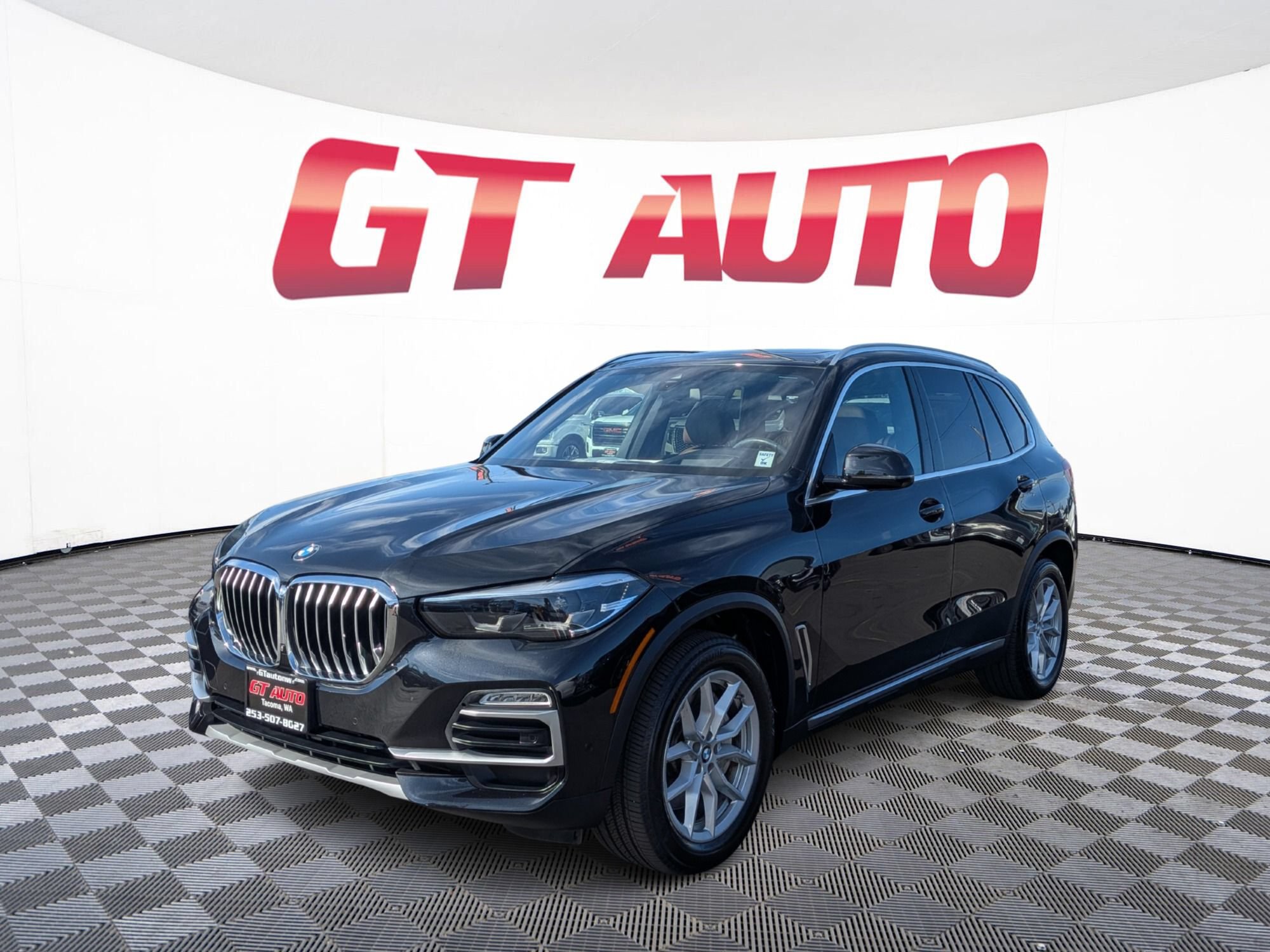 Used 2020 BMW X5 xDrive50i w/ Premium Package AWD/4WD image 2