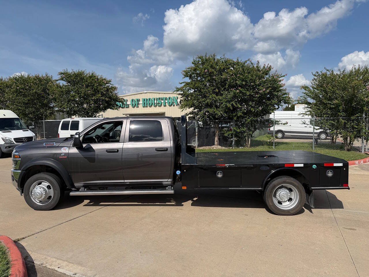 Used 2026 RAM 5500 Tradesman w/ Chrome Appearance Group AWD/4WD image 14