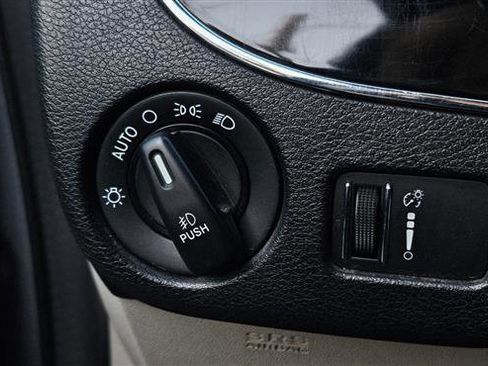 Used 2017 Dodge Grand Caravan SXT image 14