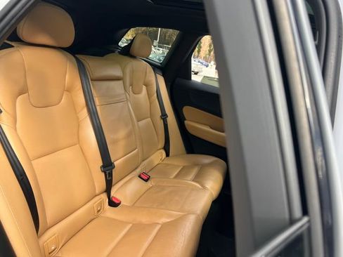 Used 2019 Volvo XC60 T5 Momentum w/ Multimedia Package image 26