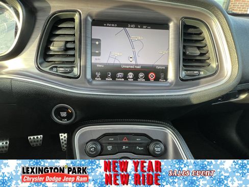 Used 2016 Dodge Challenger R/T image 18