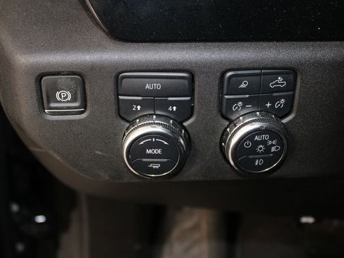 Used 2024 GMC Sierra 1500 SLT image 28