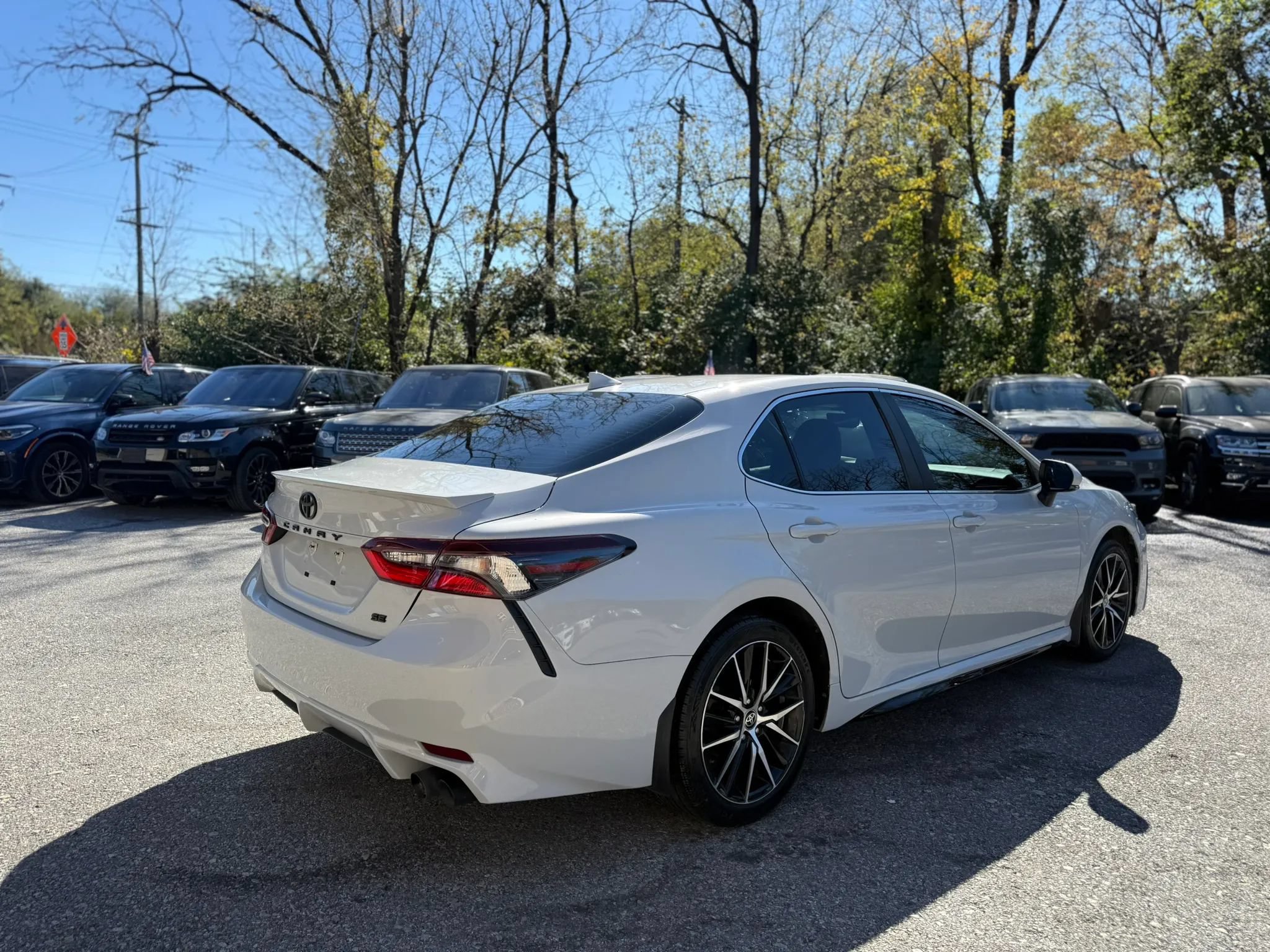 Used 2022 Toyota Camry SE FWD image 8