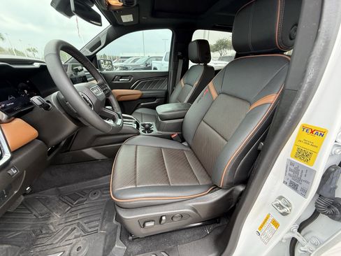 Used 2024 GMC Canyon AT4 w/ AT4 Premium Package image 23