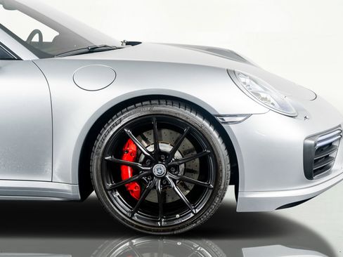 Used 2017 Porsche 911 Turbo S image 6