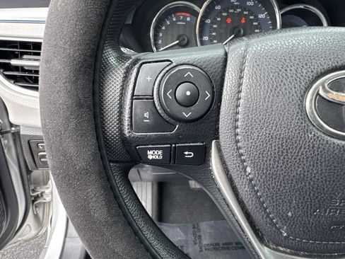 Used 2015 Toyota Corolla LE image 29