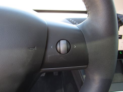 Used 2021 Tesla Model Y Long Range AWD/4WD image 21
