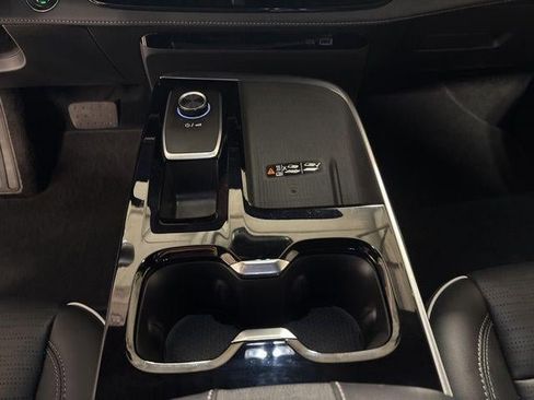 Used 2025 Buick Enclave Sport Touring image 18