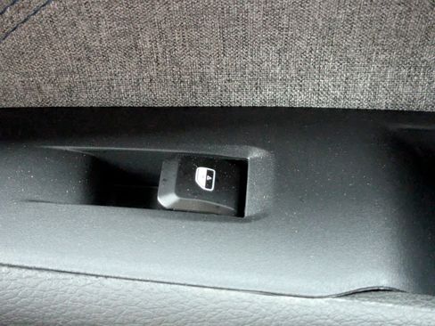 New 2025 Jeep Compass Latitude image 38