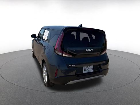 Used 2025 Kia Soul LX w/ LX Technology Package FWD image 11