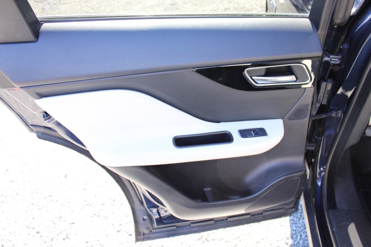 Used 2020 Jaguar F-PACE Prestige AWD/4WD image 23