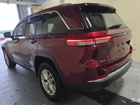 Used 2023 Jeep Grand Cherokee Laredo X AWD/4WD image 8