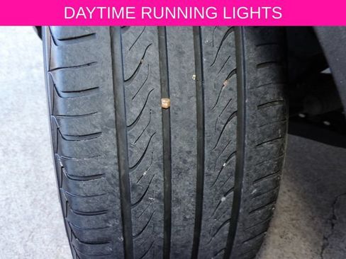 Used 2021 Hyundai Venue SEL FWD image 12