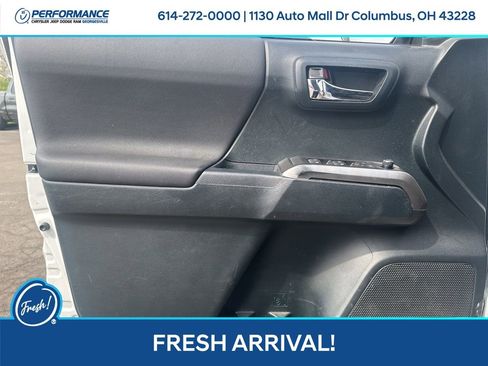 Used 2016 Toyota Tacoma TRD Sport image 10