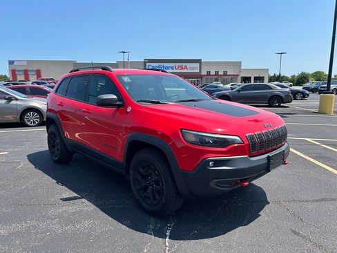 Used 2019 Jeep Cherokee Trailhawk AWD/4WD image 1