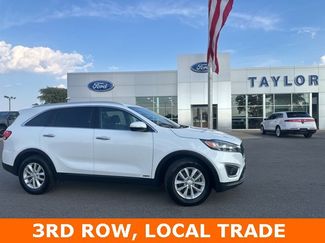 Used 2017 Kia Sorento LX w/ LX Convenience Package image 1
