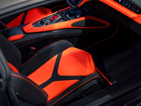 Used 2025 Lamborghini Revuelto AWD/4WD image 36