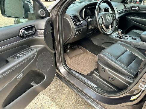 Used 2020 Jeep Grand Cherokee Overland AWD/4WD image 9