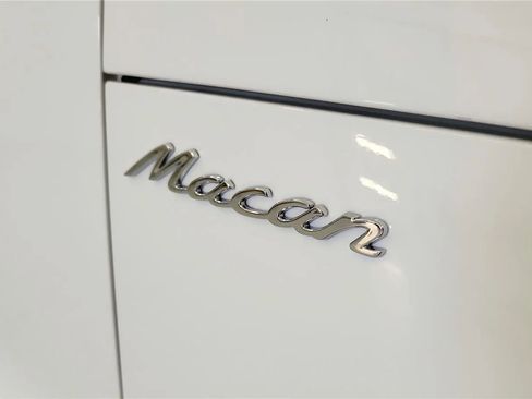 Used 2022 Porsche Macan S AWD/4WD image 17