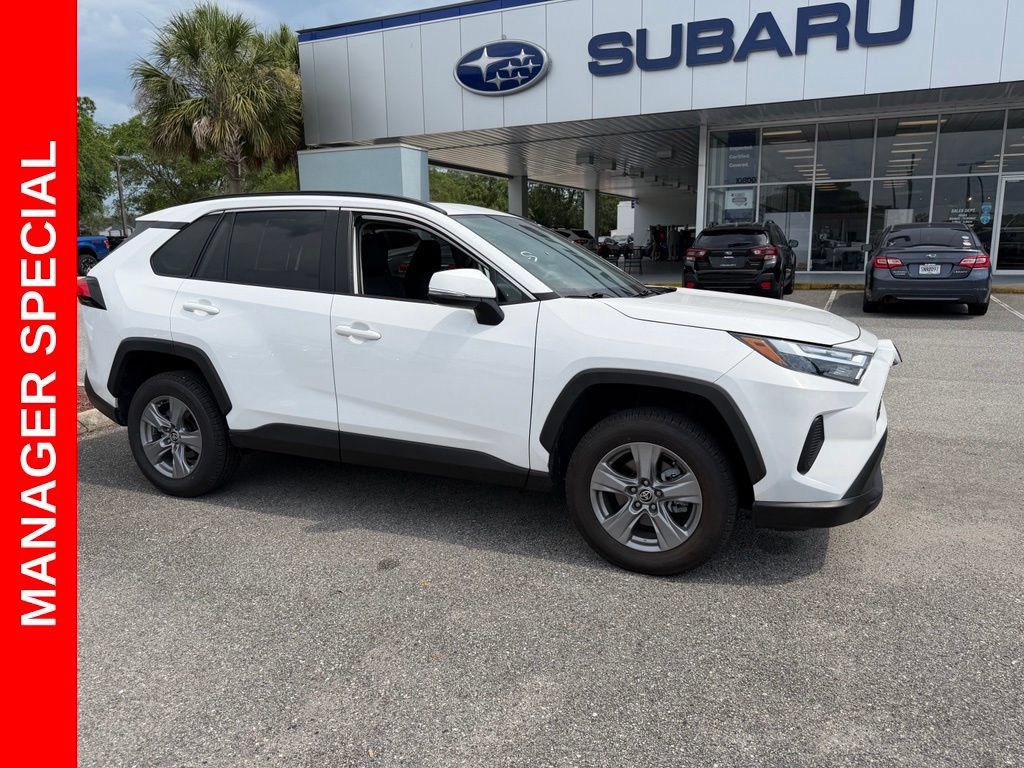 Used 2022 Toyota RAV4 XLE w/ Convenience Package FWD image 1