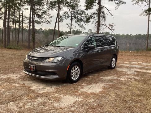 Used 2023 Chrysler Voyager LX FWD image 1