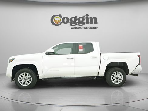 Used 2026 Toyota Tacoma SR5 RWD image 5