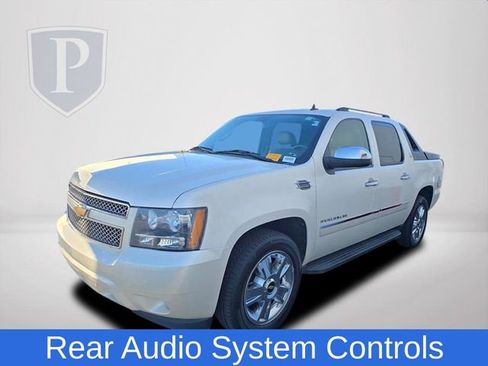 Used 2010 Chevrolet Avalanche LTZ image 9