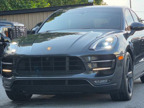 Used 2018 Porsche Macan Turbo AWD/4WD image 2