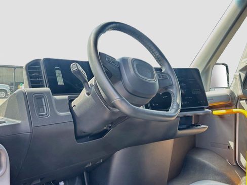 Used 2024 Rivian Delivery 500 FWD image 9