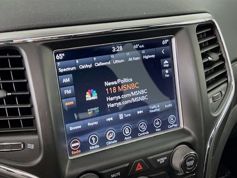 Used 2018 Jeep Grand Cherokee Altitude image 14