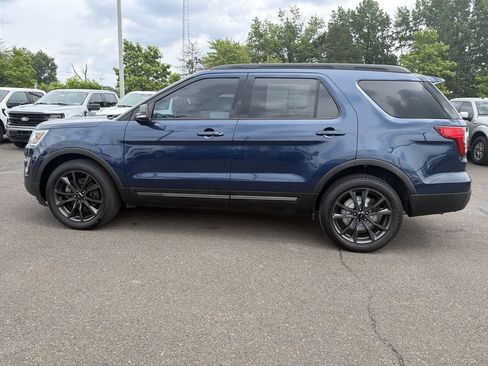 Used 2017 Ford Explorer XLT w/ Equipment Group 202A AWD/4WD image 2