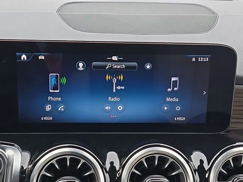 New 2025 Mercedes-Benz GLB 250 4MATIC image 13