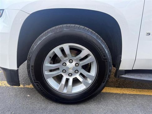 Used 2019 Chevrolet Suburban LT image 6
