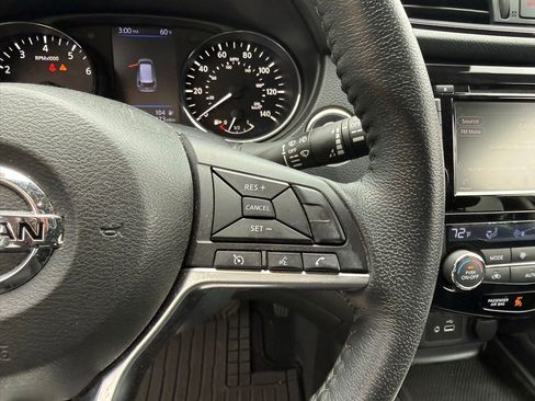Used 2020 Nissan Rogue SV FWD image 12