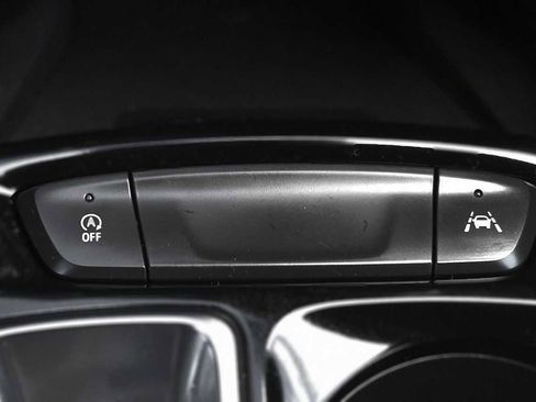 Used 2025 Chevrolet Trax RS w/ Sunroof Package image 22