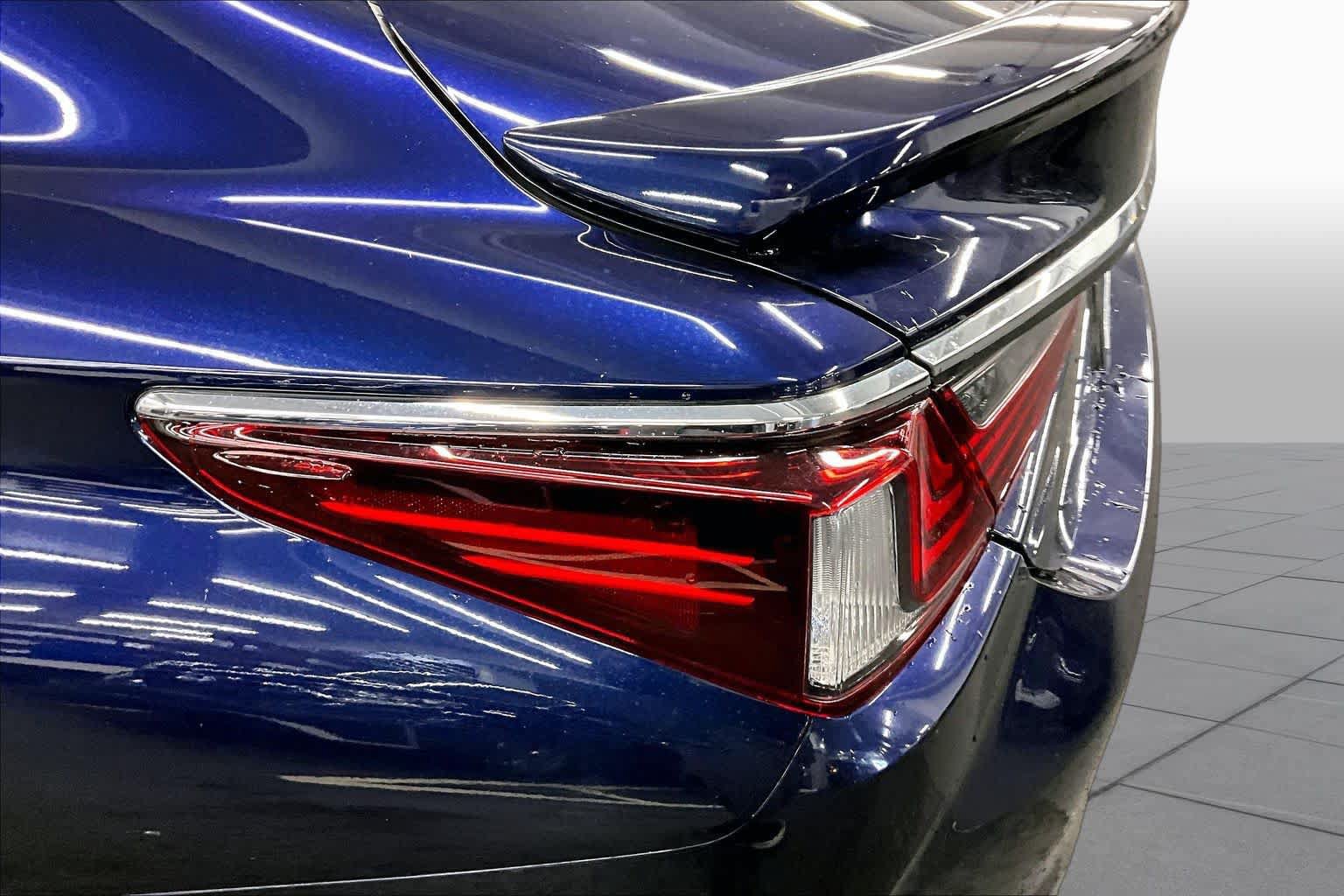 Used 2024 Lexus ES 300h w/ Premium Package FWD image 29