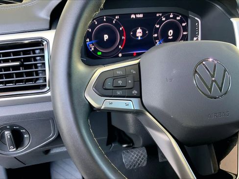 Used 2023 Volkswagen Atlas SE w/ Panoramic Sunroof Package FWD image 23