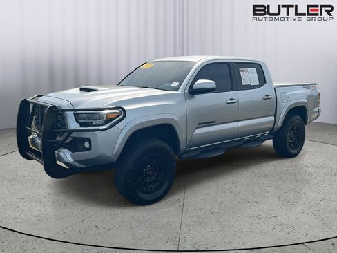 Used 2022 Toyota Tacoma TRD Sport AWD/4WD image 2