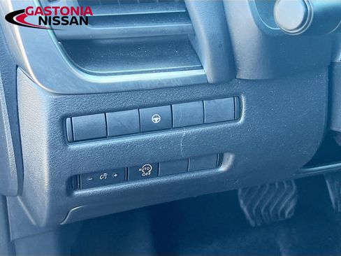 Used 2023 Nissan Rogue SV image 13