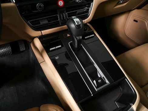 New 2025 Porsche Macan AWD image 19