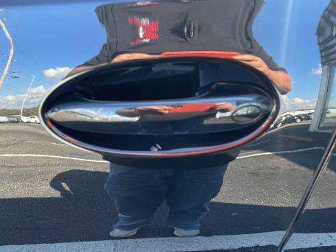 Used 2024 BMW X6 xDrive40i w/ Executive Package image 7