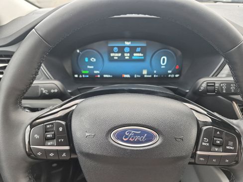 Certified 2025 Ford Escape SE w/ PHEV Premium Package image 25