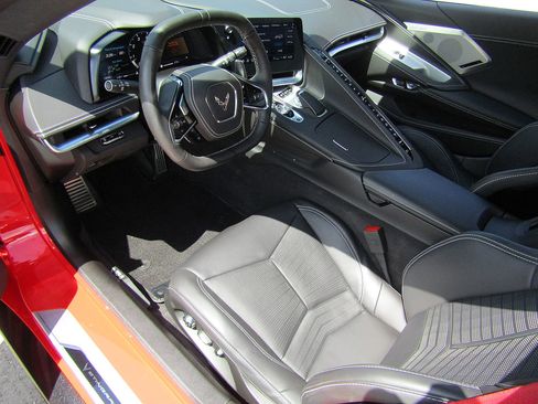 Used 2023 Chevrolet Corvette Stingray Premium Conv w/ Z51 Performance Package RWD image 10