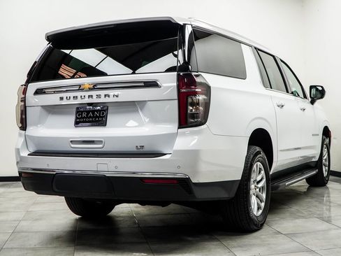 Used 2024 Chevrolet Suburban LT image 12