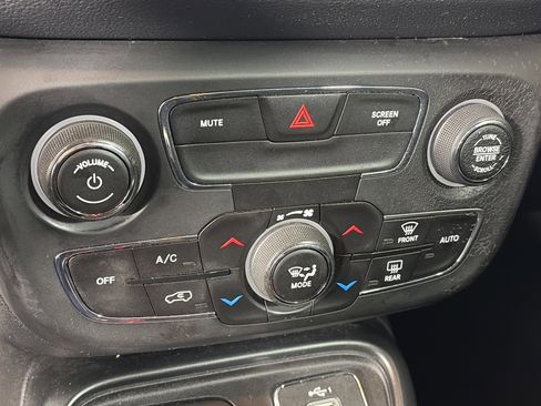 Used 2020 Jeep Compass Trailhawk image 24