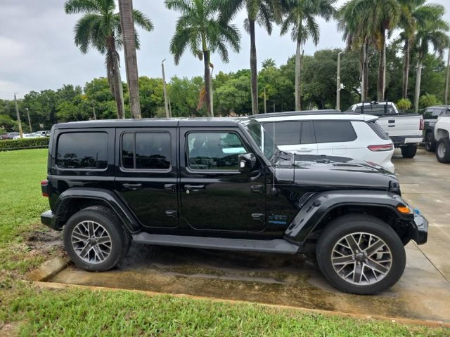 Used 2022 Jeep Wrangler Unlimited Sahara AWD/4WD image 2
