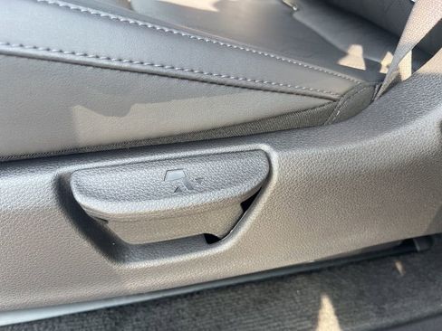 Used 2025 Kia Carnival SX image 31