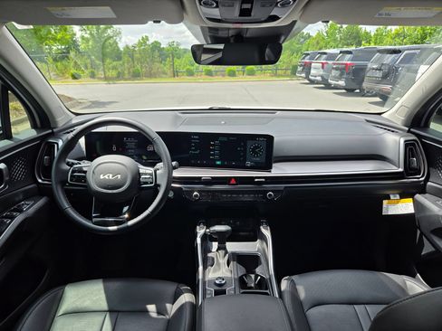 Used 2025 Kia Sorento EX w/ Panoramic Sunroof Package FWD image 10