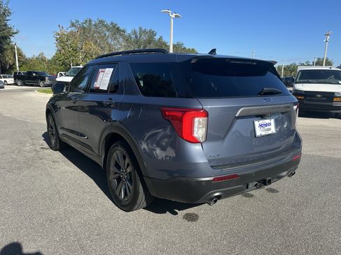 Used 2021 Ford Explorer XLT w/ Equipment Group 202A image 8
